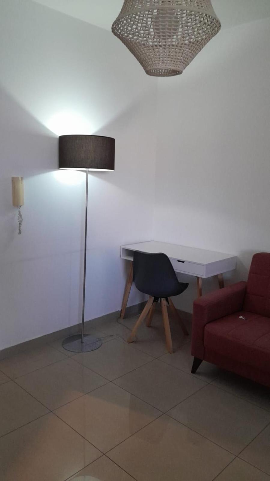 Rooftop St Julians E1 *