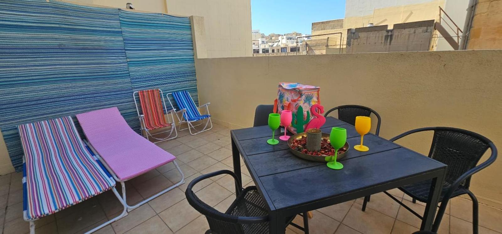 Rooftop St Julians * San Ġiljan