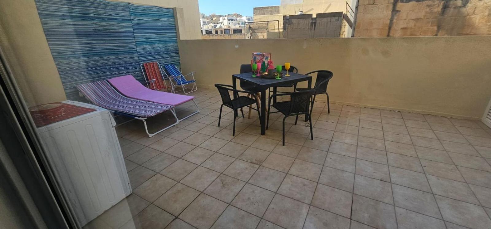 Rooftop St Julians Apartament